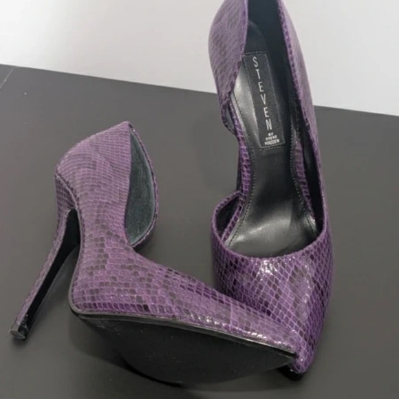 Steve Madden Purple Snake-Embossed Pointed Stiletto Pumps - Picture 3 of 3